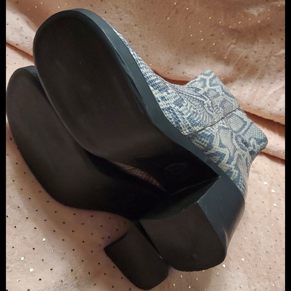 Boots - Picture 6 of 9